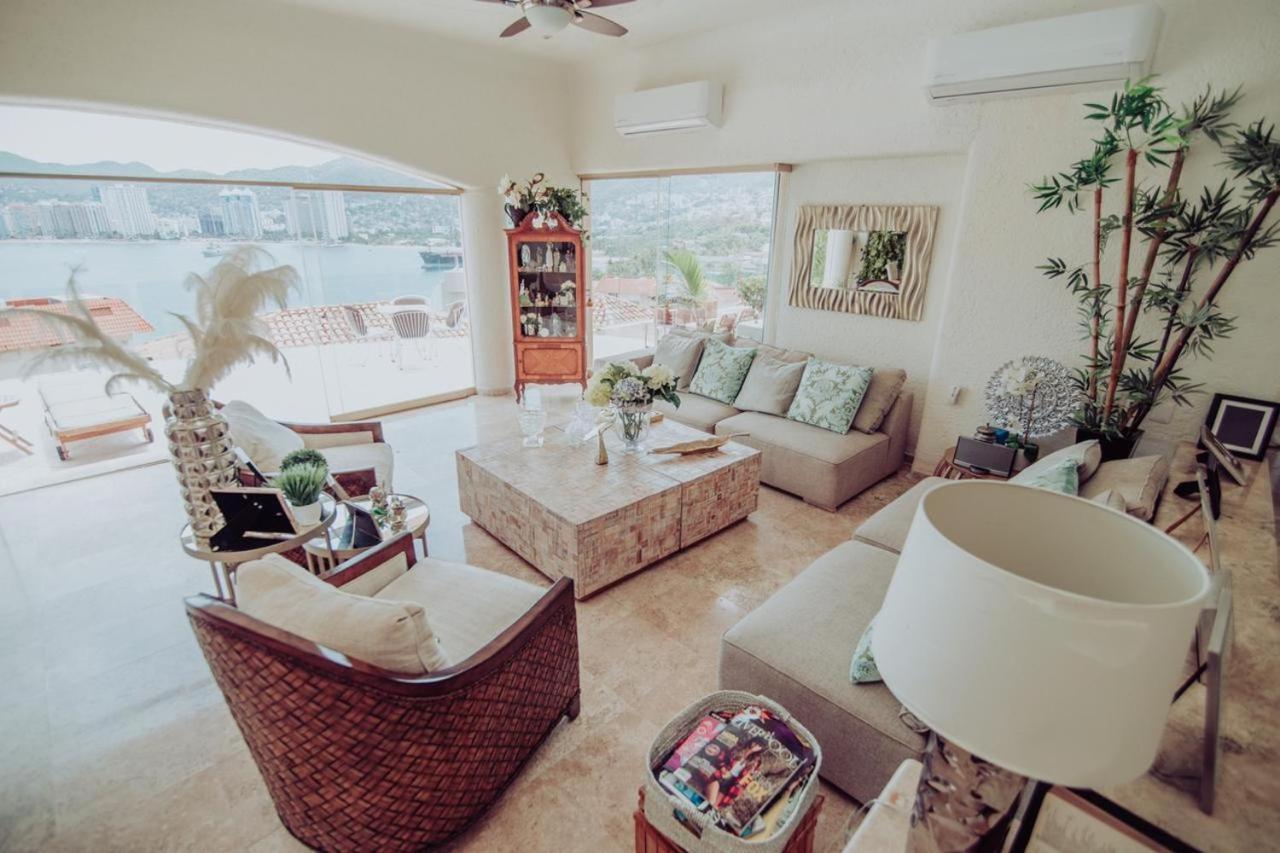 Tres, Villas Brisas, Guitarron Acapulco