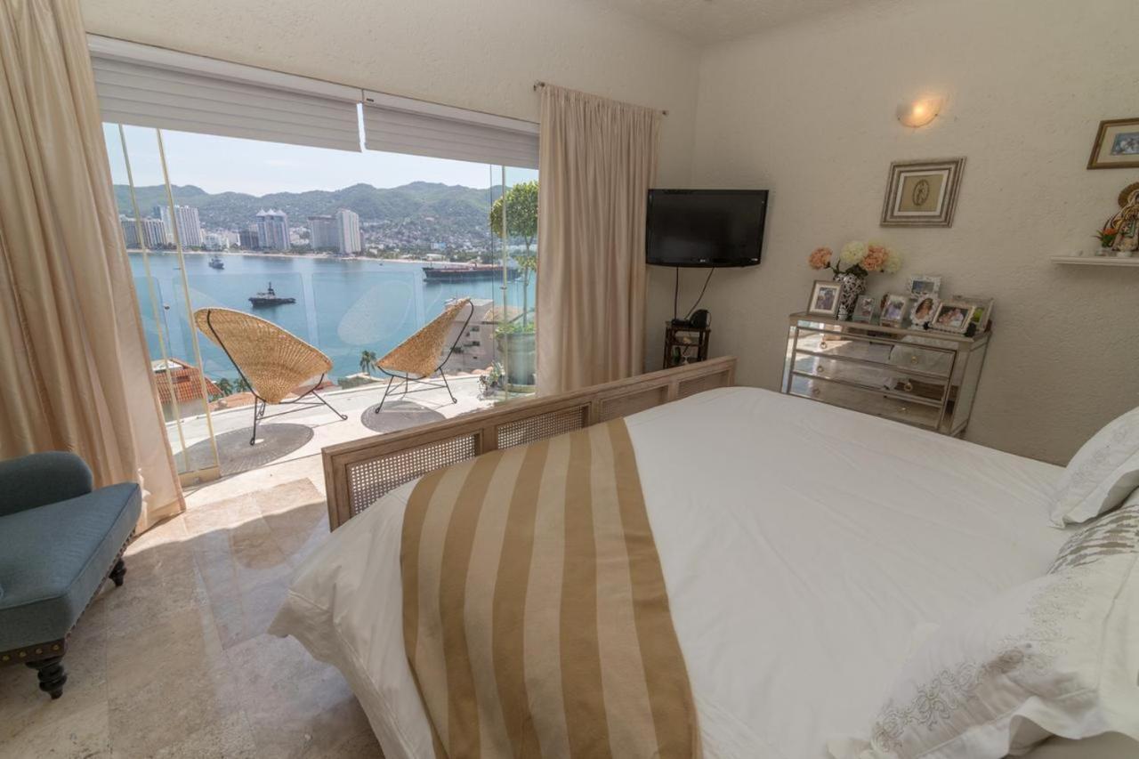 Tres, Villas Brisas, Guitarron Acapulco