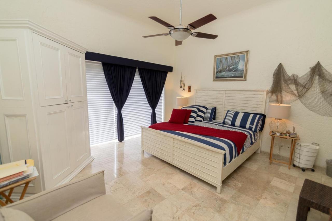 Villa Tres, Villas Brisas, Guitarron *