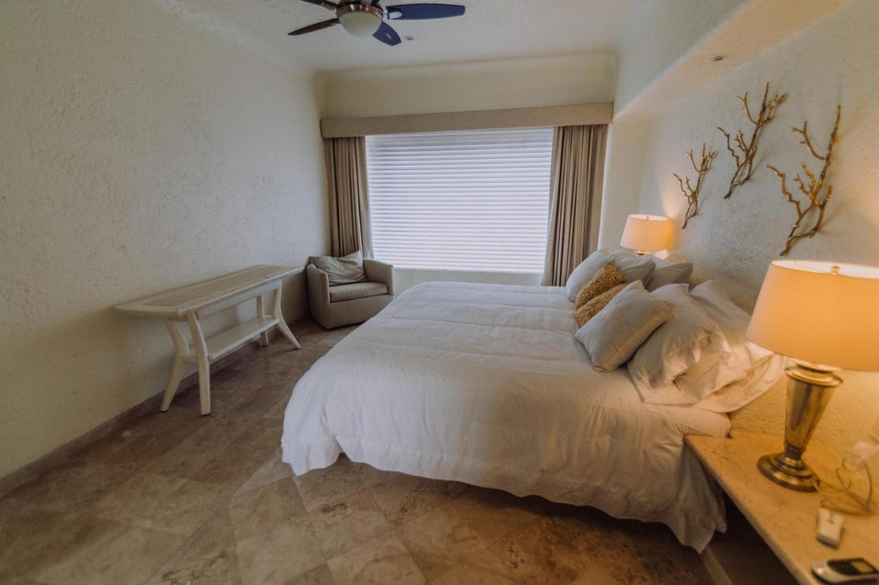 Villa Tres, Villas Brisas, Guitarron